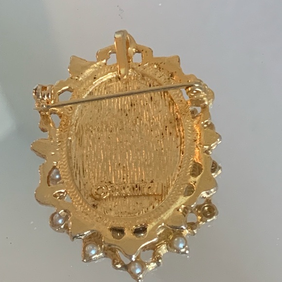 Sarah Coventry Mona Lisa Pin - Picture 2 of 2